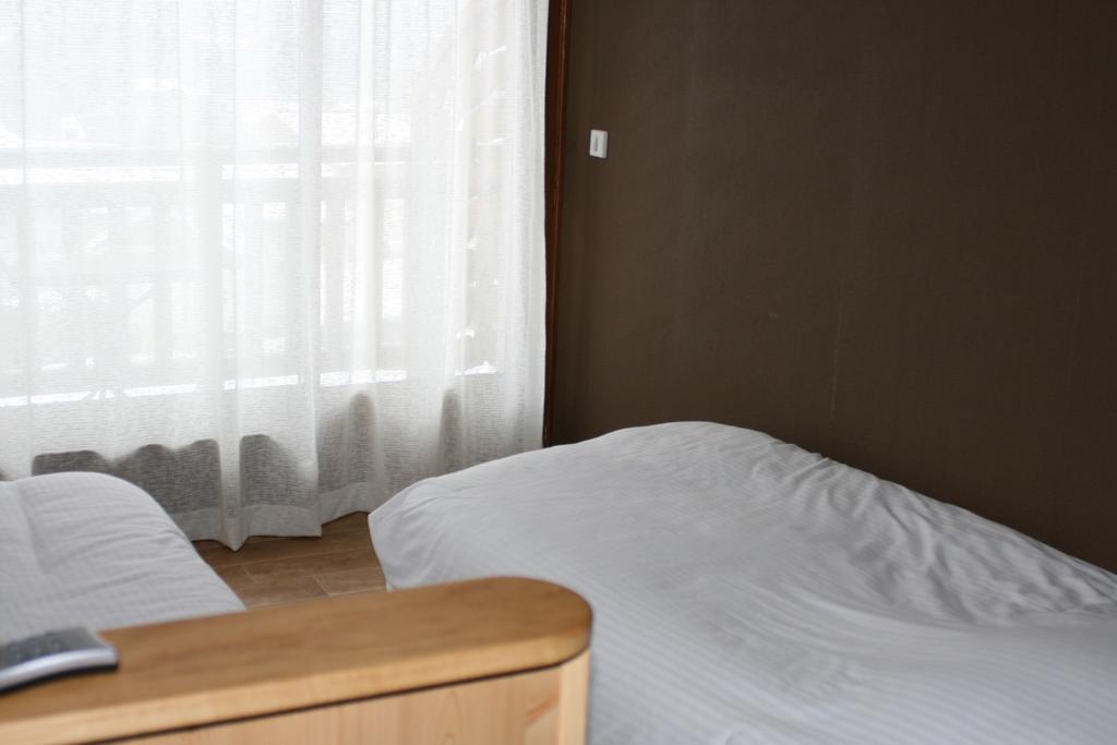 Accueil Savoyard Hotel Mieussy Room photo